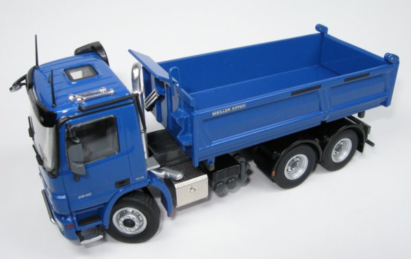 Actros 3-axle dump truck