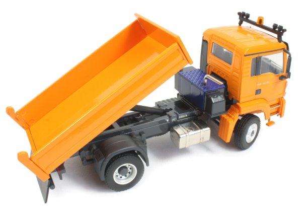 MAN 2-Axle Truck with Plow & Gritter