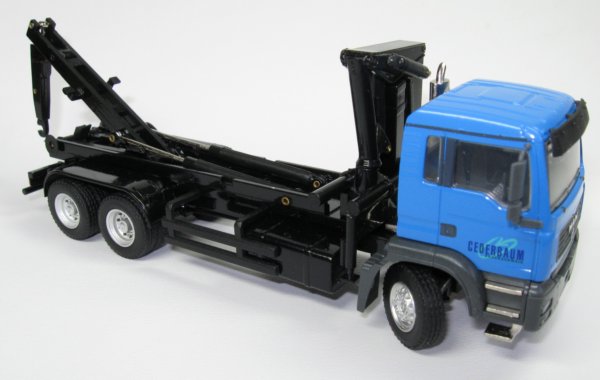 MAN 3-axle skip truck