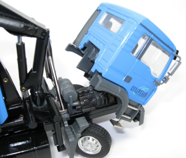 MAN 3-axle skip truck