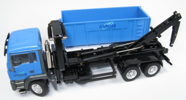 MAN 3-axle skip truck