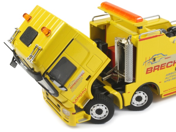 Actros MP3 with Brechtel recovery body