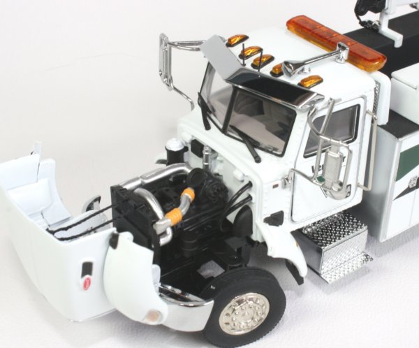 Peterbilt 335 Mechanics Truck (Vermeer)