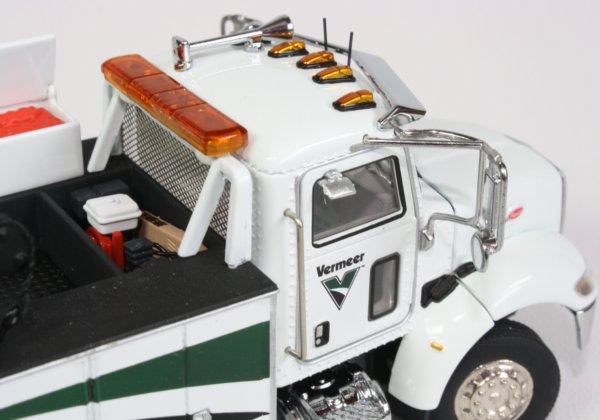 Peterbilt 335 Mechanics Truck (Vermeer)
