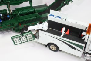 Peterbilt 335 Mechanics Truck (Vermeer)