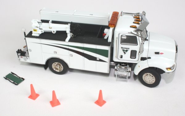 Peterbilt 335 Mechanics Truck (Vermeer)