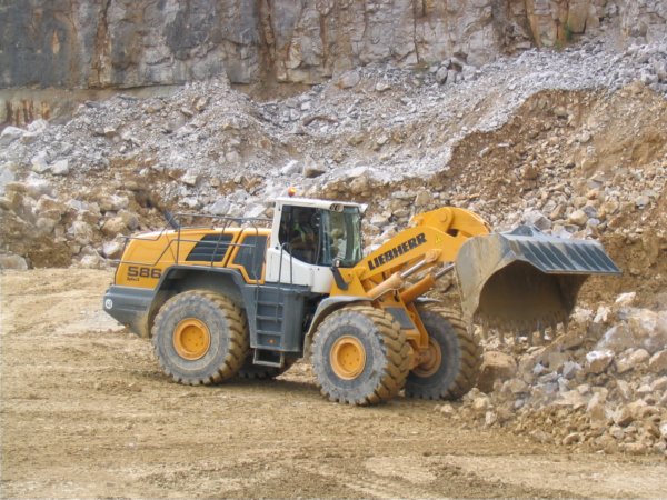 Liebherr L586