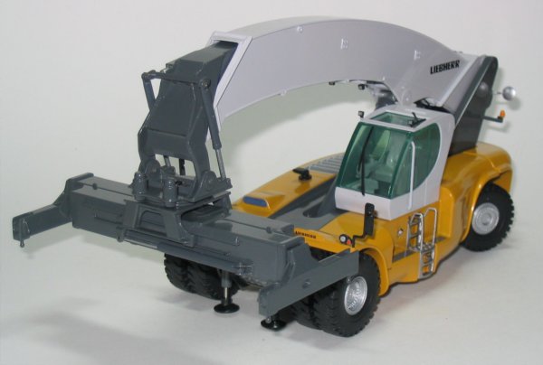 Liebherr LRS645 reachstacker